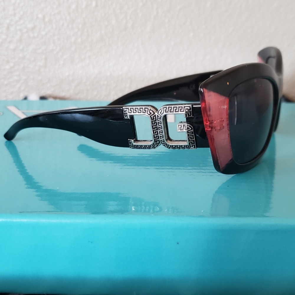 Sunglasses - Picture 3 of 8